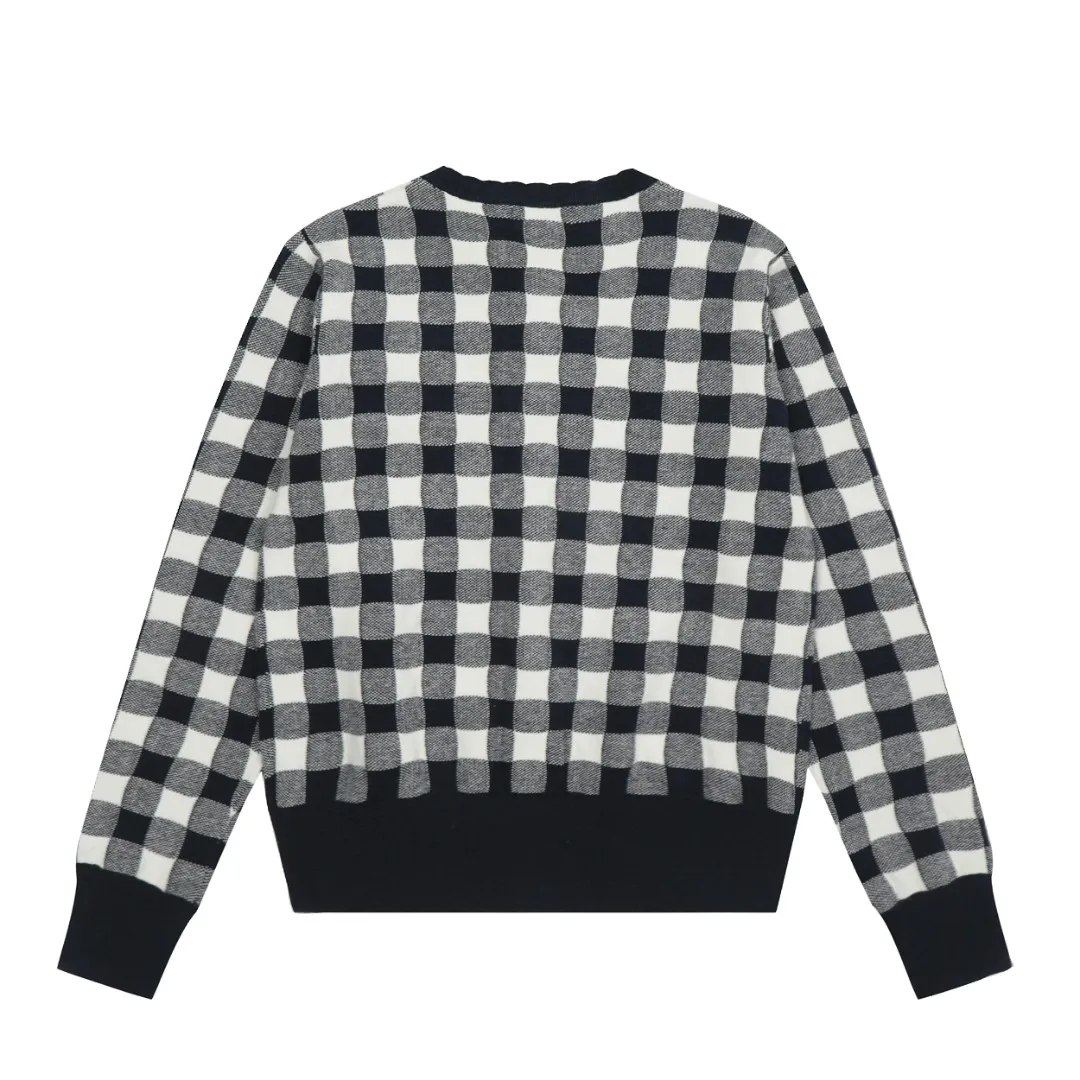 🅿️190 "Top quality" Style number: DS015# [Ralph Lauren plaid jacquard basic pony embroidered logo knitted cardigan long sleeves] ✅Ralph Lauren classic basic versatile plain plaid knitted cardigan long-sleeved small jacket ✅Main supplier platform live broadcast Wholesale entities ✅ZP quality 1:1 pattern making Scan the code to enter the GF website Counter quality ✅Detailed quality The only one in Guangzhou Imported quality cotton yarn Focus on high-end, cost-effective, and good quality. Needless to say, the version is restored to the original. Loose, comfortable and stress-free. Simple is high-end. Classic is timeless. ✅The upper body is simple and easy to match. A must-have for goddess ootd. Good-looking clothes are never picky. A must-have in the goddess' wardrobe. Size: S-L. Color: Navy blue, light blue, pink.